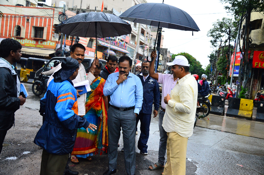MD, HMWSSB VISITED VARIOUS RAIN AFFECTED AREAS IN THE CITY TO MONITOR THE SITUATION AT THE FIELD LEVEL ON 27.07.2023.
