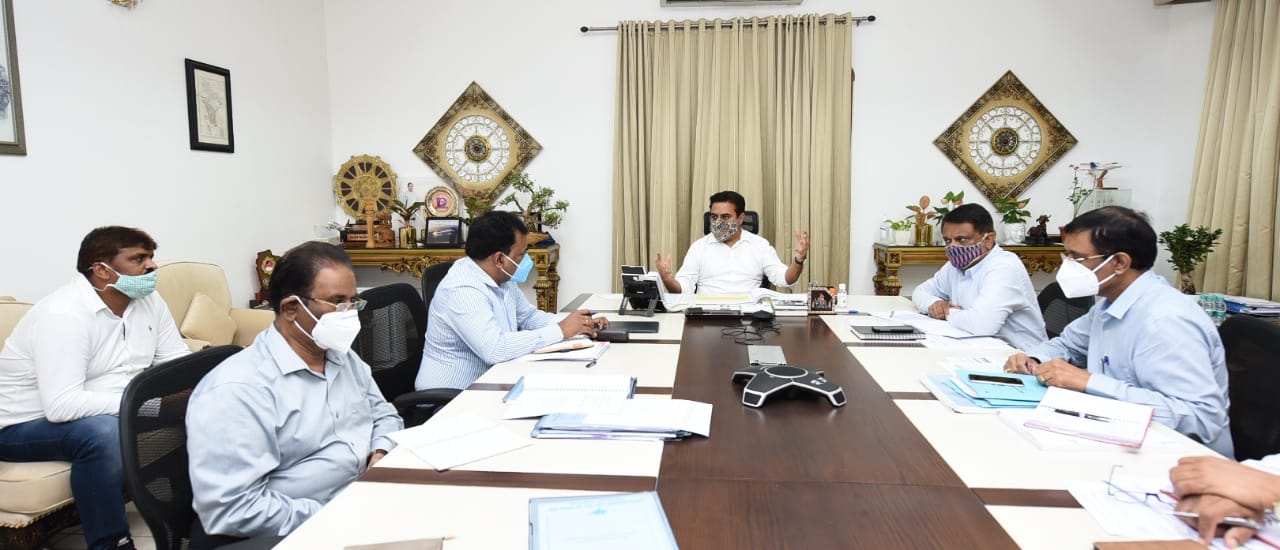HON’BLE MINISTER SRI K.T.R REVIEWED PROGRESS OF ONGOING PROJECTS ON 05.09.2020